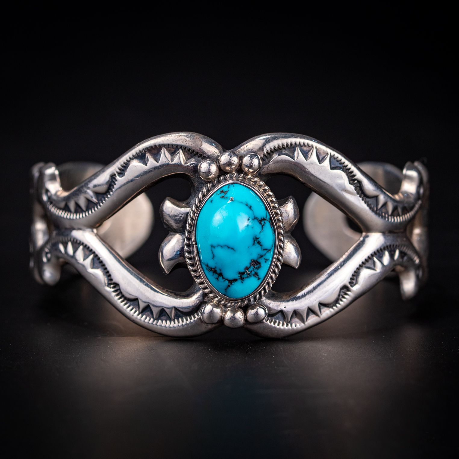 洋書 Navajo Jewelry: A Legacy of Silver Navajo Jewelry C4221H - Adobe Gallery, Santa Fe
